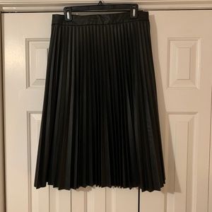 Rachel Zoe black faux leather pleated midi skirt, size M